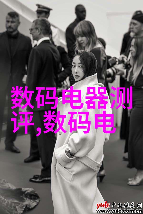 双人床上摇床运动共享爱情的轻盈旋律