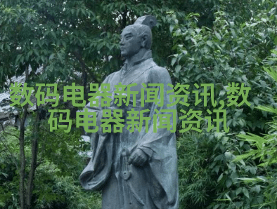 卧室里的床头lamp散发出柔和光芒，给人带来安静祥和的情绪。