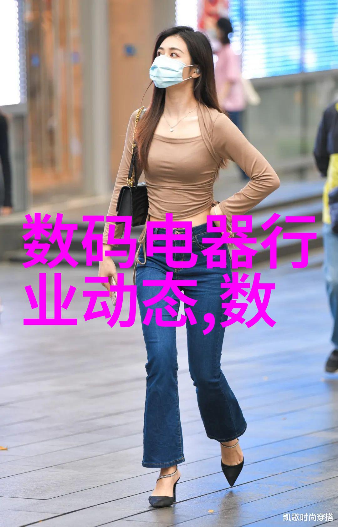 她的影子在晨雾中渐行渐远