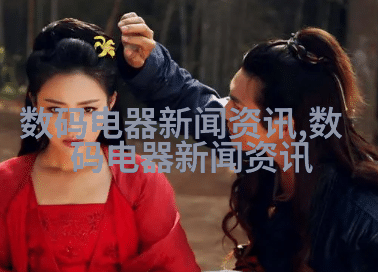 厨房里铺设了一块大的瓷砖，上面放置着洗涤区，以及开放式橱柜，为家庭烹饪增添了一份便利。