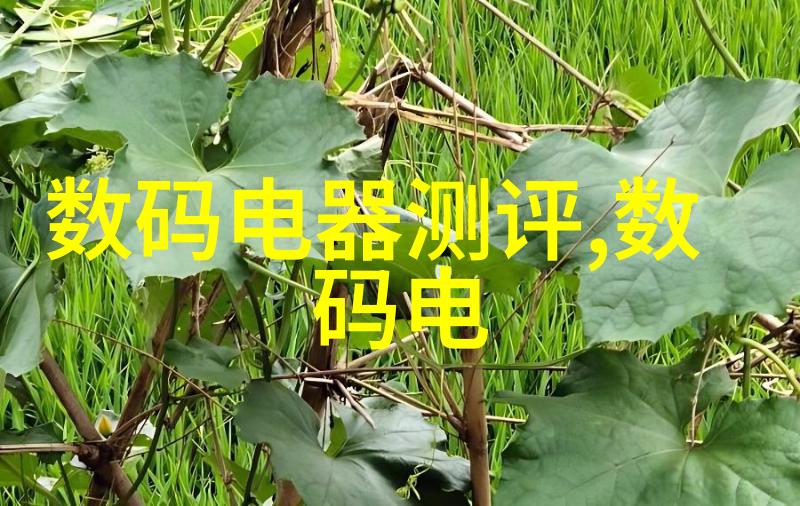 公交车上一位乘客的手越来越不安分他的动作似乎在无意中吸引了周围人的注意